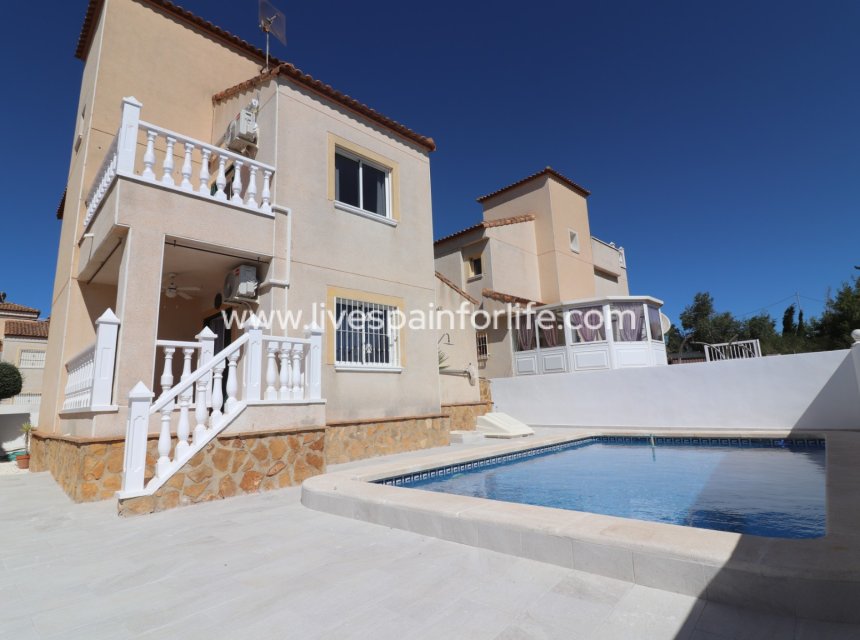 Weiterverkauf - Villa (freistehende) -
San Miguel De Salinas - Lake View Mansions