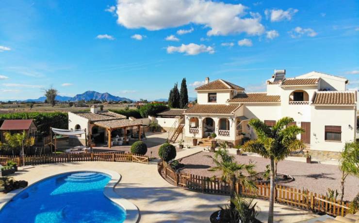 COSTA BLANCA 2018. RISE OF PROPERTIES TRANSACTIONS. WHAT ABOUT 2019?