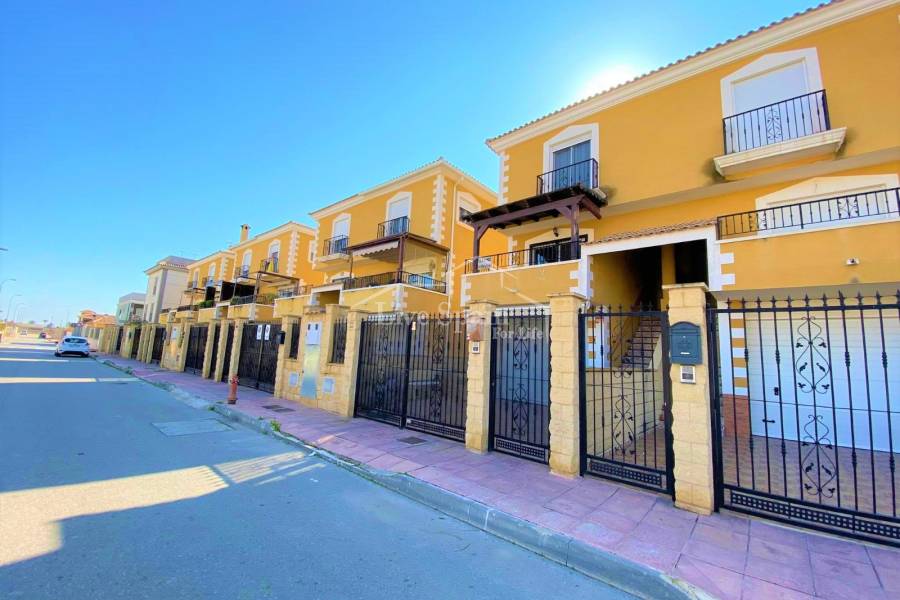 Reventa - Town house - Alicante