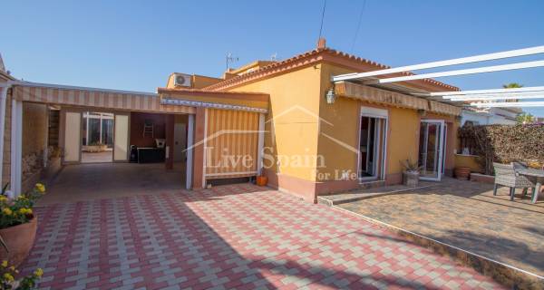 Villa (semi-detached) - Weiterverkauf - Torrevieja - El Chaparral